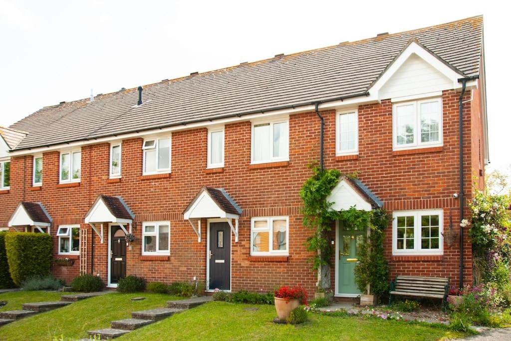 2 Bedroom House In Chichester Near Goodwood And Wittering Beaches Buitenkant foto