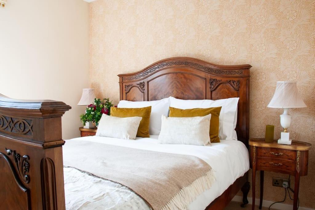 2 Bedroom House In Chichester Near Goodwood And Wittering Beaches Buitenkant foto