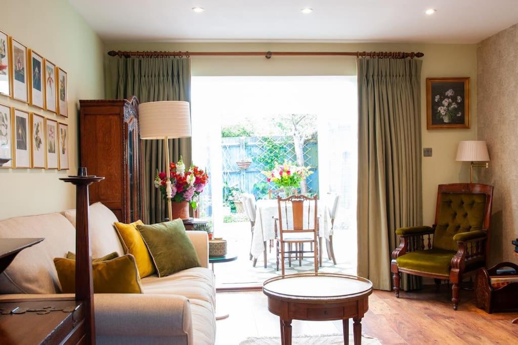 2 Bedroom House In Chichester Near Goodwood And Wittering Beaches Buitenkant foto